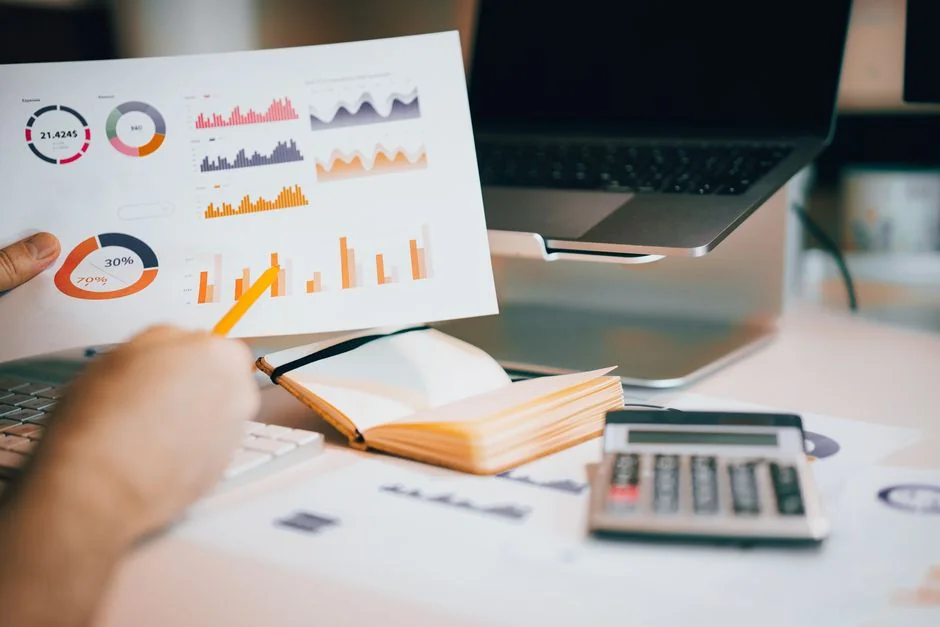 Vue rapprochée d’une page de carnet où figure Content Strategy, parfaite pour des visuels de planification d’entreprise.